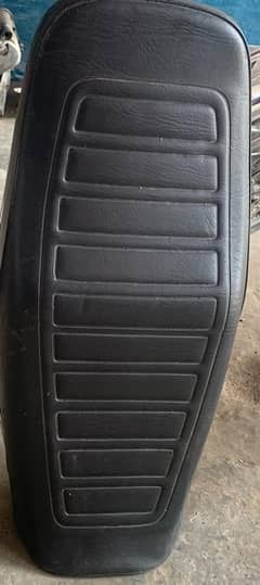honda 125 seat available . condition 10/9