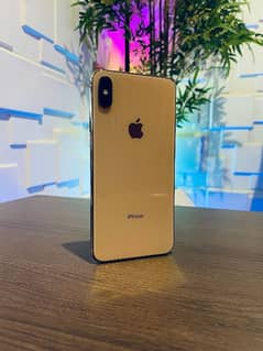 I phone xs Gold color condition 10/10 non ptA 64GB water pack
