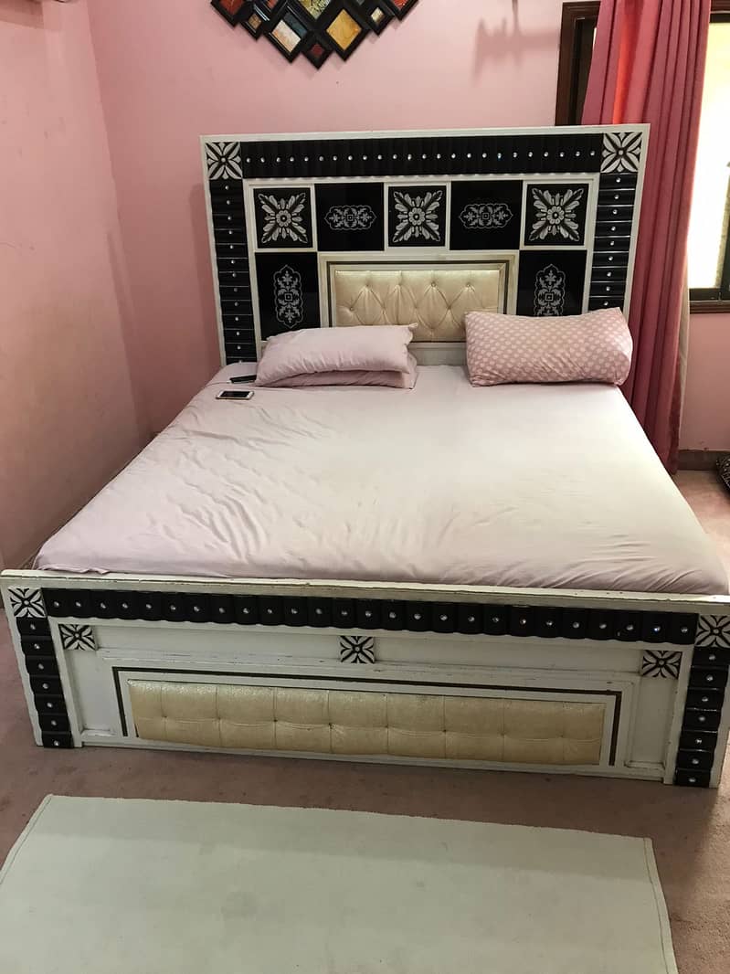 Bed room set 5 pice 1 lac 35  thousand good  condition 4