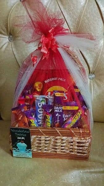 Customized Gift Baskets For Birthdays, Chocolate Box, Bouquet, Cakes 6