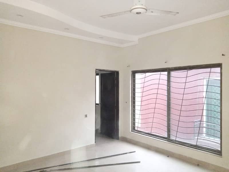 01 KANAL BEAUTIFUL UPPER PORTION VERY NEAR TO RAYA AVAILABLE FOR RENT 0