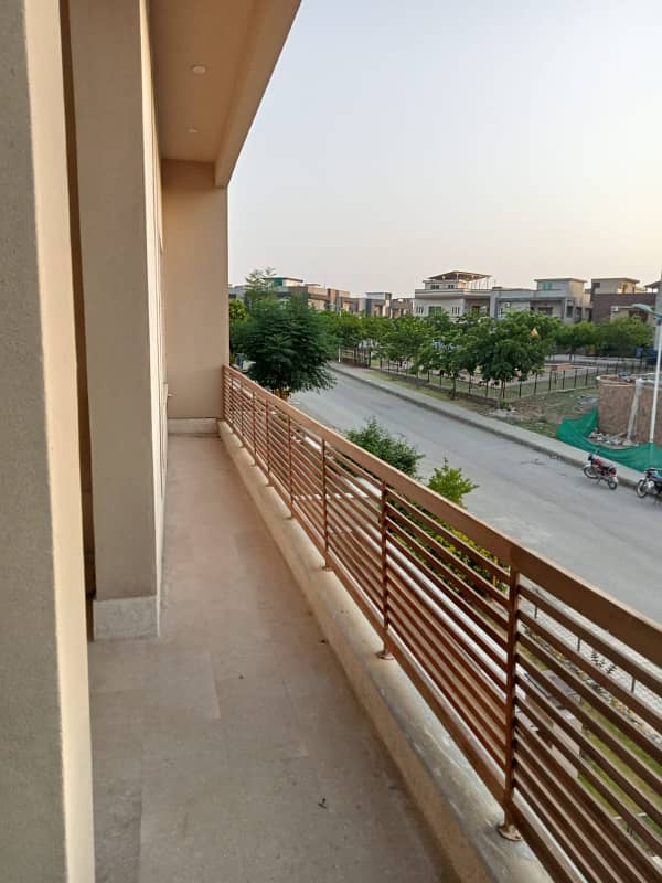 Bahria Town Phase 8 House For Rent 7