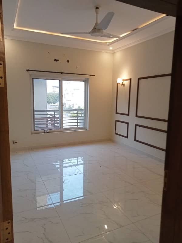 Bahria Town Phase 8 House For Rent 15