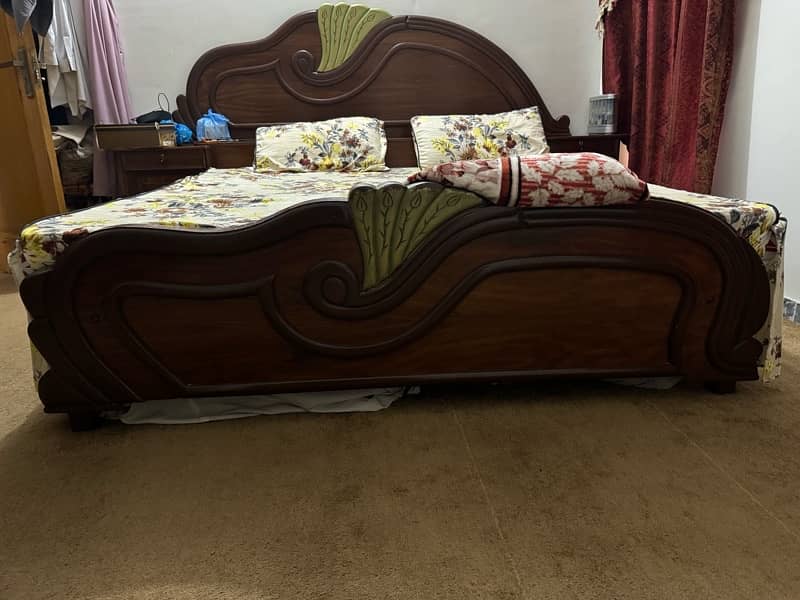 Bed/double bed/wooden bed/furniture/king size bed/luxury bed 2