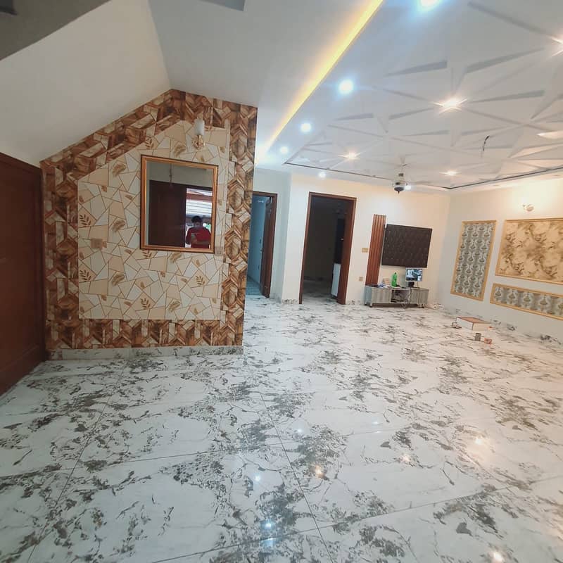 10 MARLA DOUBLEHOUSE FOR SALE IN HOT LOCATION OF IQBAL TOWN 5