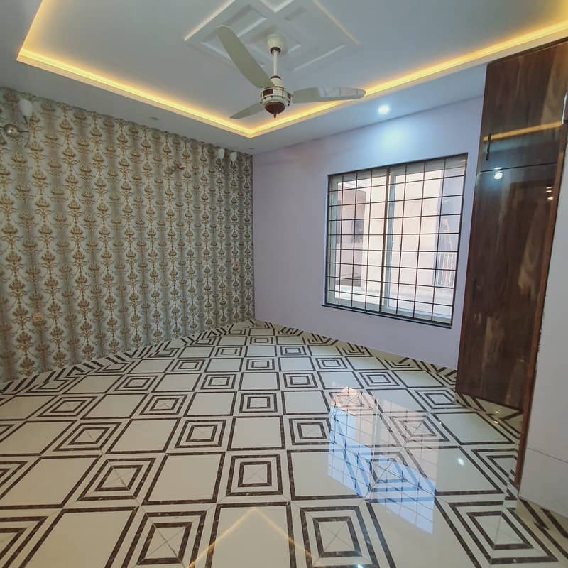 10 MARLA DOUBLEHOUSE FOR SALE IN HOT LOCATION OF IQBAL TOWN 8