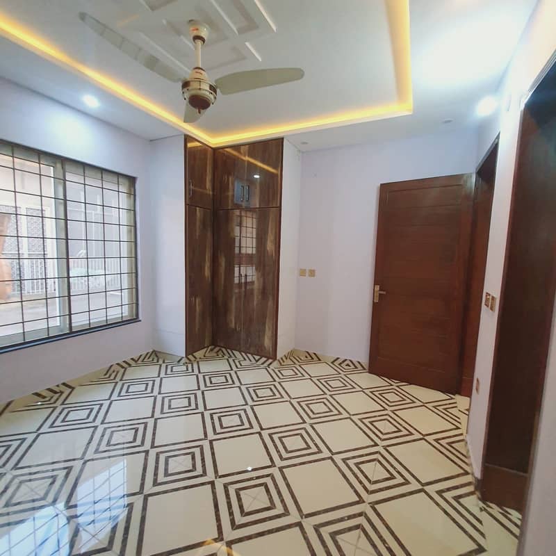 10 MARLA DOUBLEHOUSE FOR SALE IN HOT LOCATION OF IQBAL TOWN 12