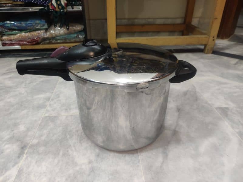 PRESSURE COOKER STAINLESS STEEL 10 LTR IMPORTED 5