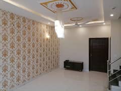 House In Formanites Housing Scheme - Block M Sized 5 Marla Is Available