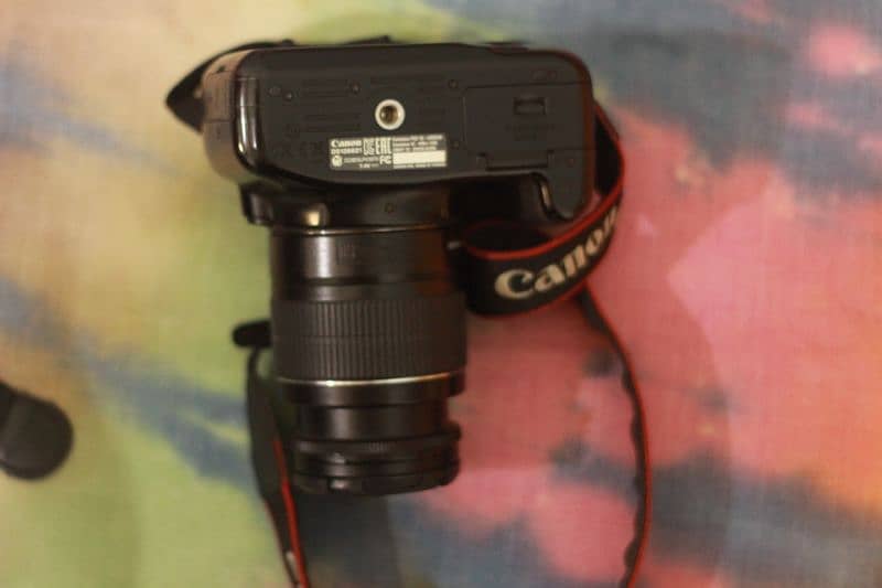 i want to sale my camera canon 1300d with box 4