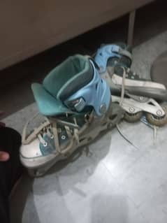 skating boots in good condition for sale 0