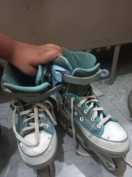 skating boots in good condition for sale 1