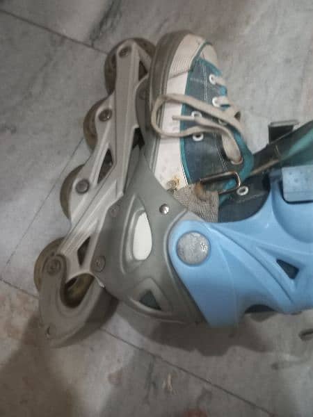 skating boots in good condition for sale 4