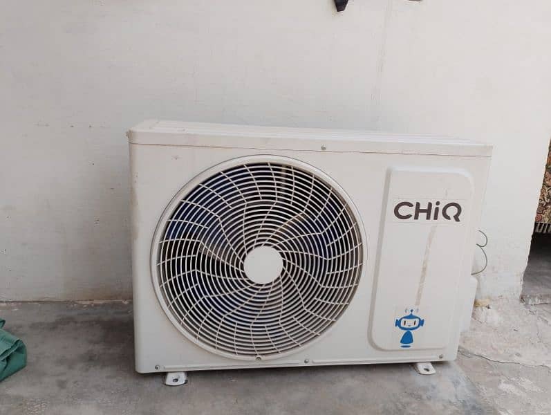 1.5 ton CHIQ air conditioner 0