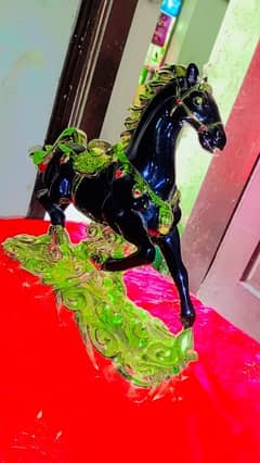 ghar mein decorate karne ke liye horse hai
