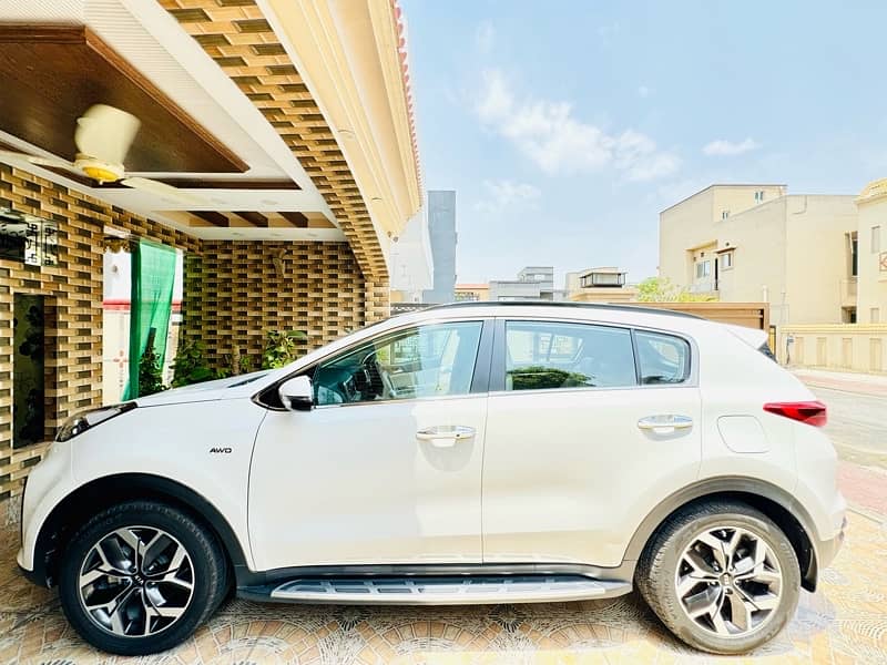 KIA Sportage 2020 AWD, Like New, Total Genuine 16