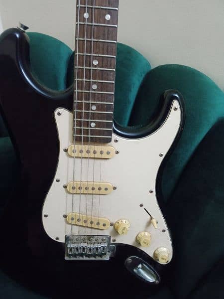 Mavis electric guitar (3 pick-ups) for sale 4