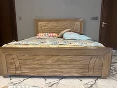 King size bed scratch less condition
