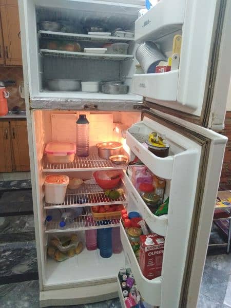 Dawlance Fridge/Refrigerator Full Size 8/10 Condition 4