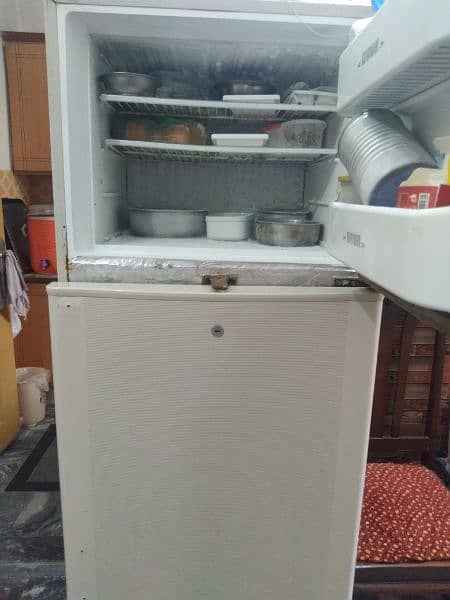 Dawlance Fridge/Refrigerator Full Size 8/10 Condition 5