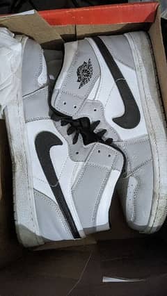 Nike Air Jordan In Grey And White Color