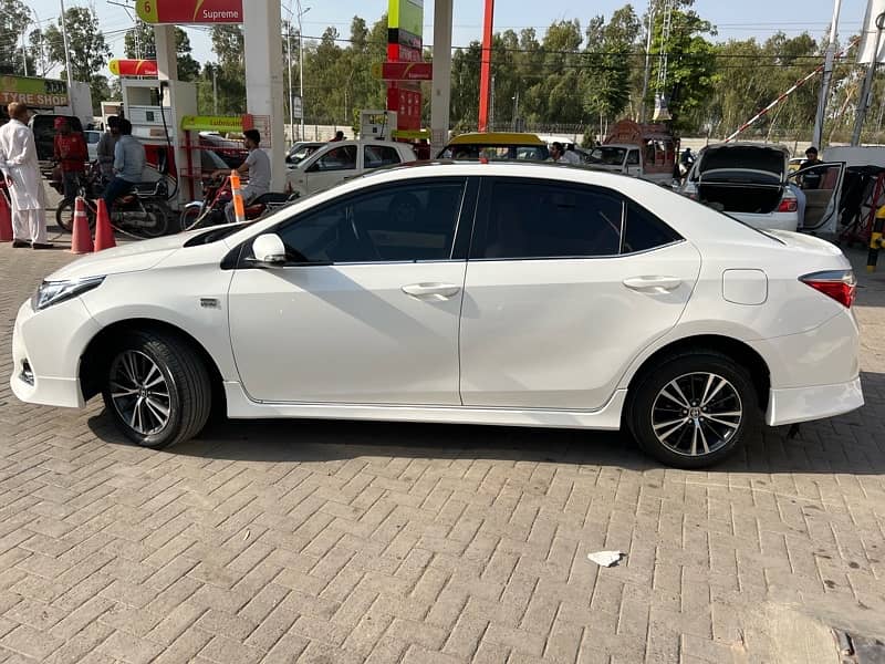 Toyota Corolla Altis 1.6 2018 17