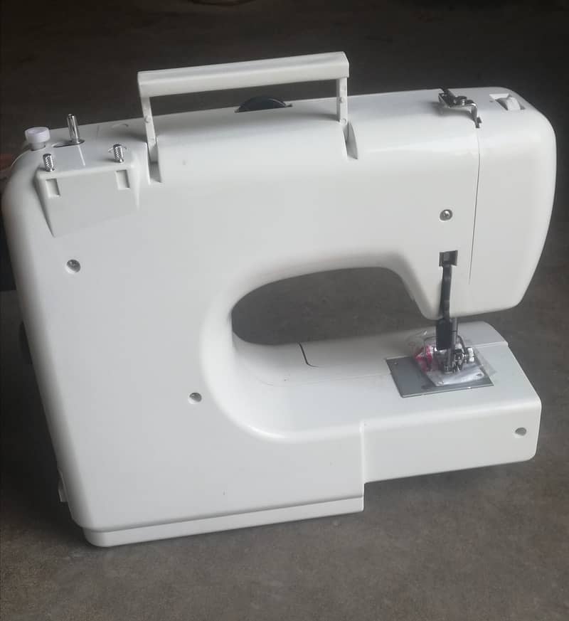 Lervia K H 4000 sewing machine 3