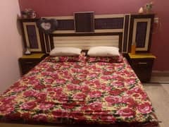 4 PCs bed room set with 10/9 condition Only 1 month  used