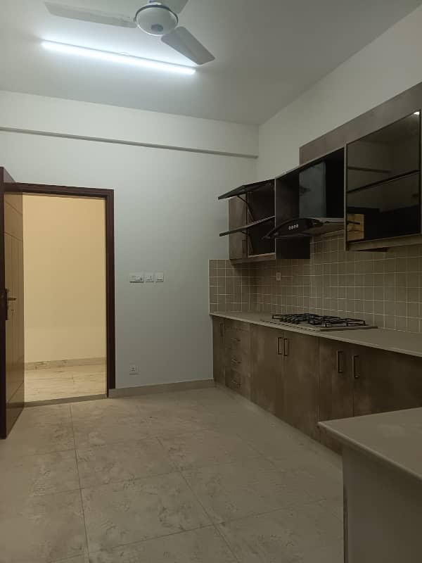 ASKARI 11 BRAND NEW 10 MARLA APARTMENT AVAILABLE FOR SALE 8