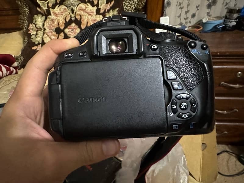 canon eos700D with sigma 18-250 lens no fault 100%working 4