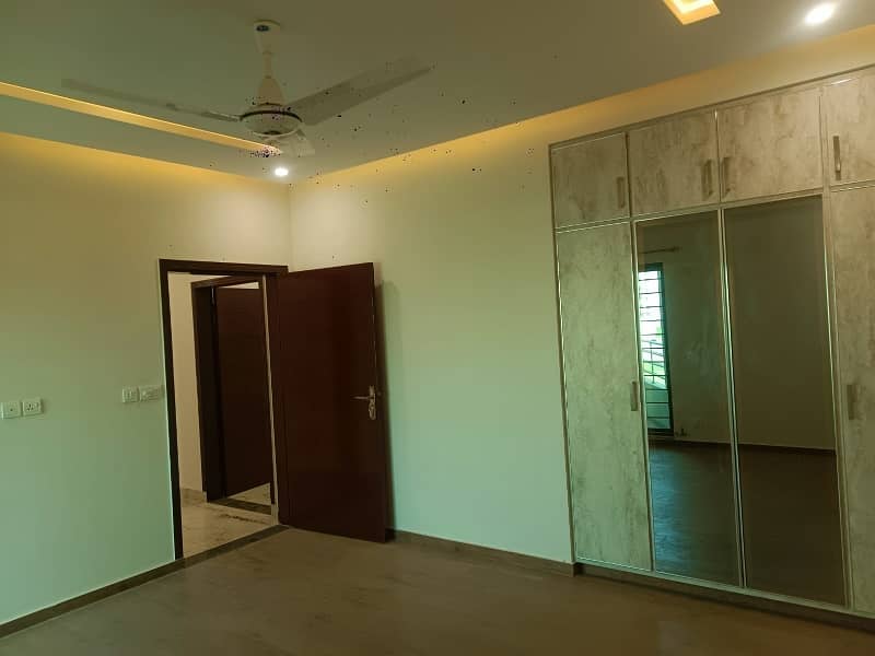 ASKARI 11 BRAND NEW 10 MARLA APARTMENT AVAILABLE FOR SALE 20