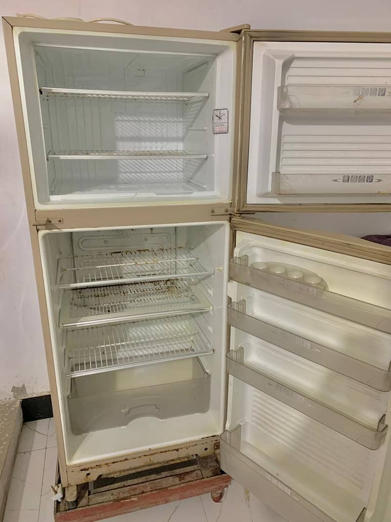 URGENT DAWLANCE Refrigerator 9170 WBD - Excellent Condition- Medium 1