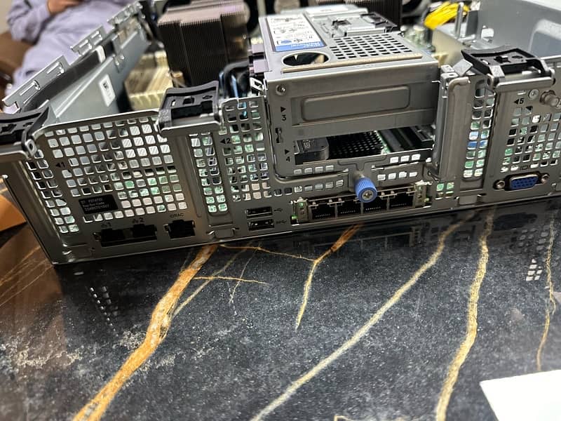 DELL POWER EDGE R750 9