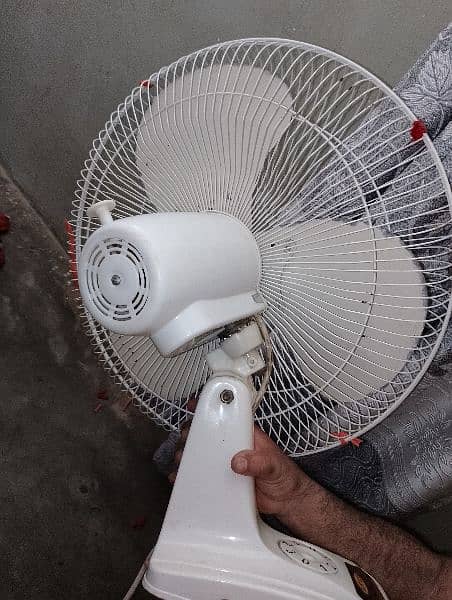 wall fan in best condition for sale 2