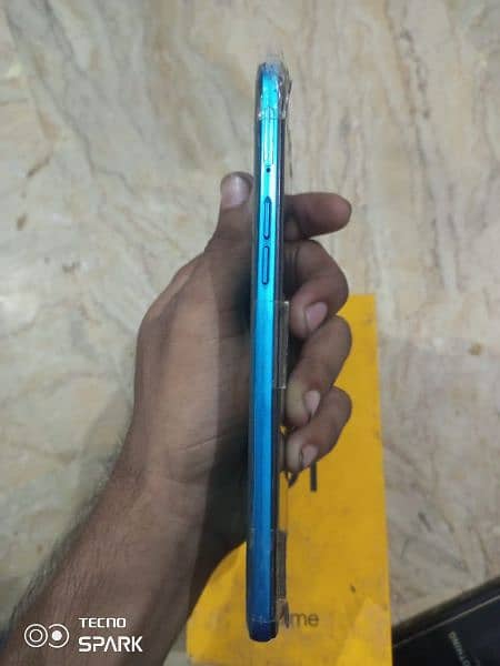 realme 5i 10 by 9 condition all ok ha with box and charger 1