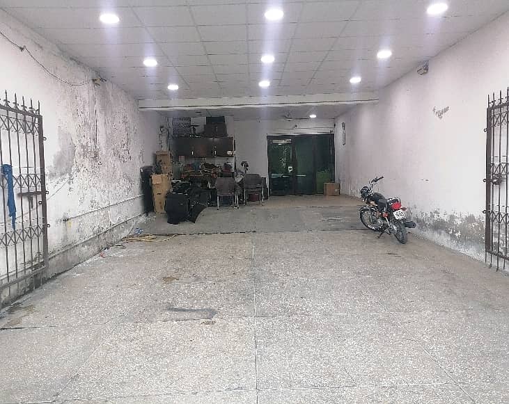 Johar Town Building For sale Sized 2 Kanal 1