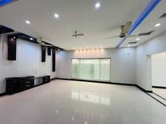 3 KANAL HOUSE IS AVAILABLE FOR RENT IN GARDEN TOWN 0