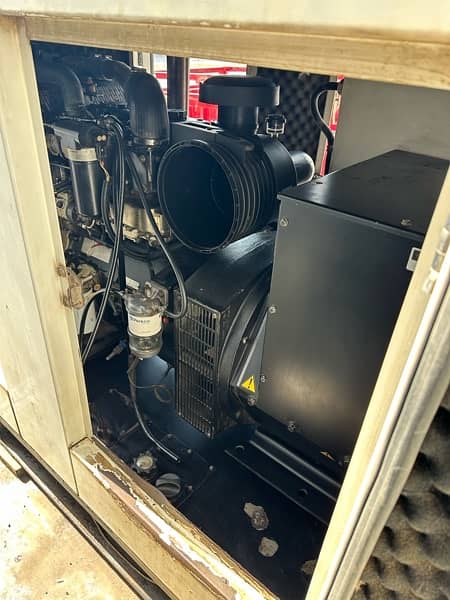 Perkins 100kvA generator First Owner Brand New Condition 2