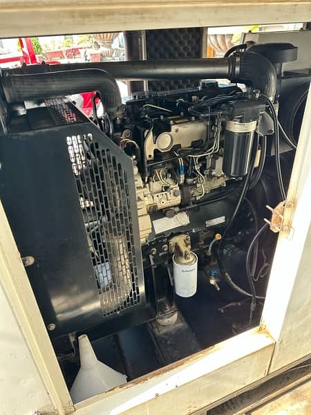 Perkins 100kvA generator First Owner Brand New Condition 5