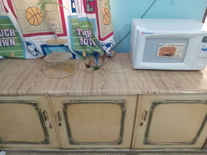 3 door wooden deco shelf | wooden shelf in good condition 1