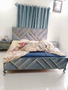 Urgent sale bed set with dressing table and side tables without matres