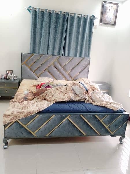 Urgent sale bed set with dressing table and side tables without matres 1