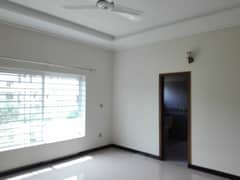 Upper Portion Of 1 Kanal Is Available For rent In National Police Foundation O-9 - Block F