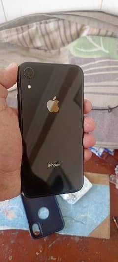 IPhone XR 64 GB water proof 10/10 B/H 87%