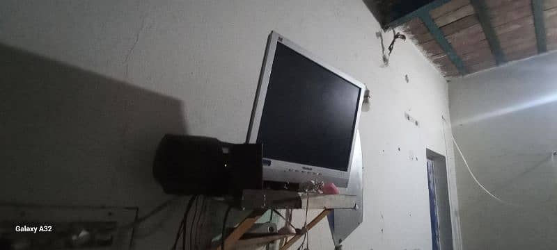 LCD and TV device for sale along with complimentary speaker 1