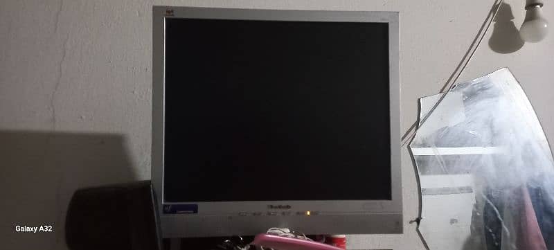 LCD and TV device for sale along with complimentary speaker 6