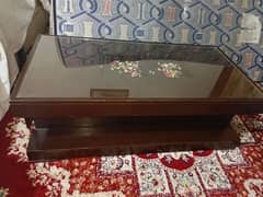 center table in very good condition 0
