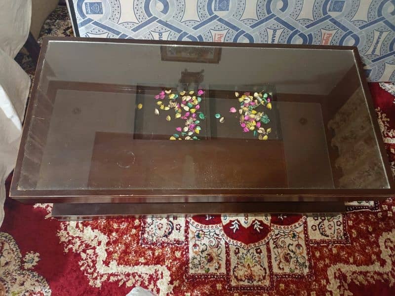 center table in very good condition 1