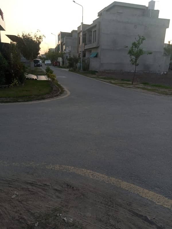 Prime Location 5 - Marla Plot Is Available In Tulip Block Of Park View City Lahore Situated At Main Multan Road Opposite DHA Phase IIX EME Sector Canal Road Near Motorway M - 2 , Ring Road , Orange Line Train Metro Store & Emporium Mall 27