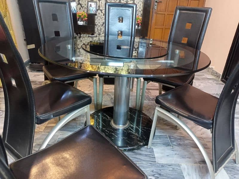 Round dining table with 6 chairs 2